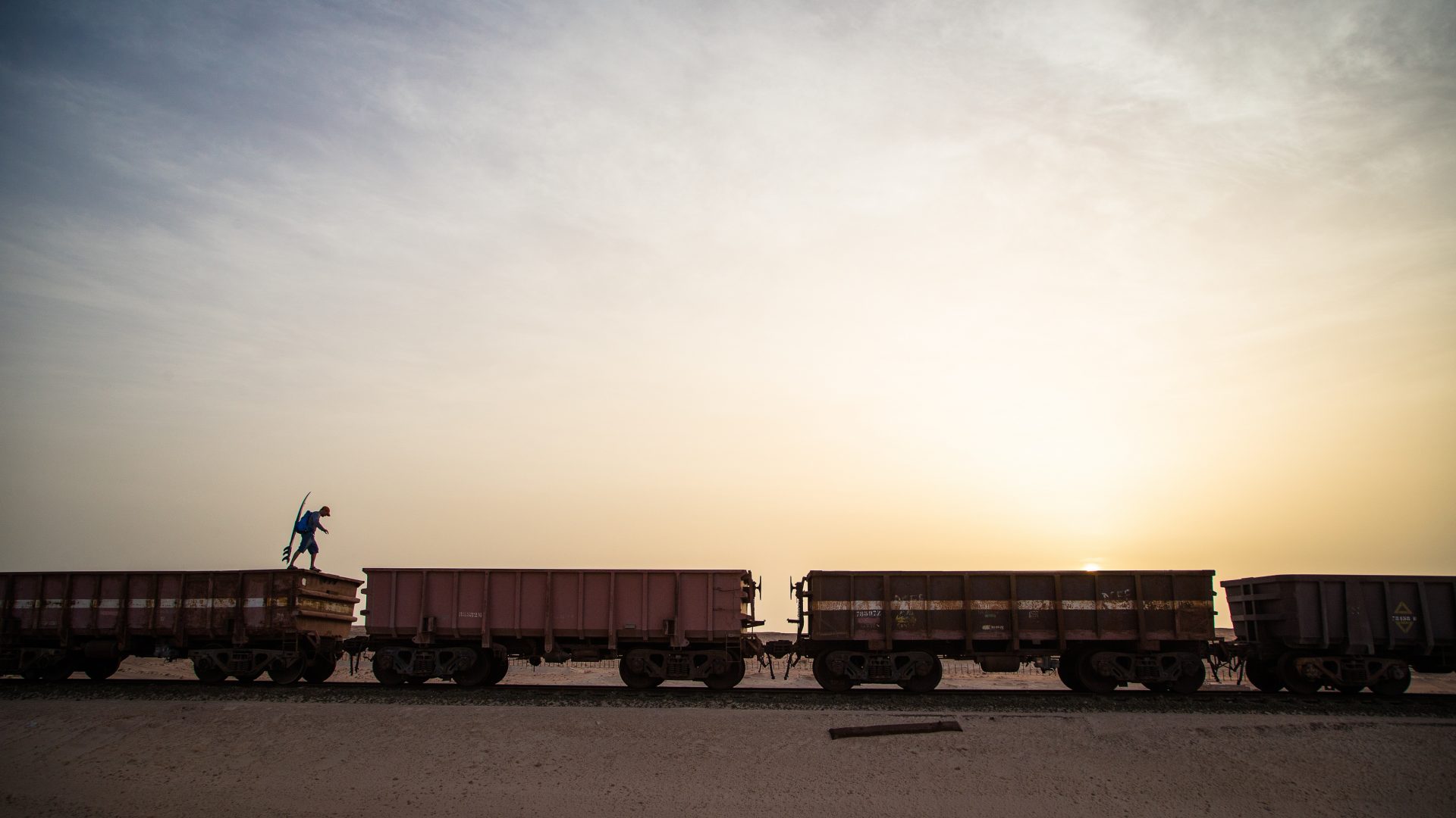 Daring Photographer Hopped Freight Trains Through the Sahara to Capture These Incredible Pictures